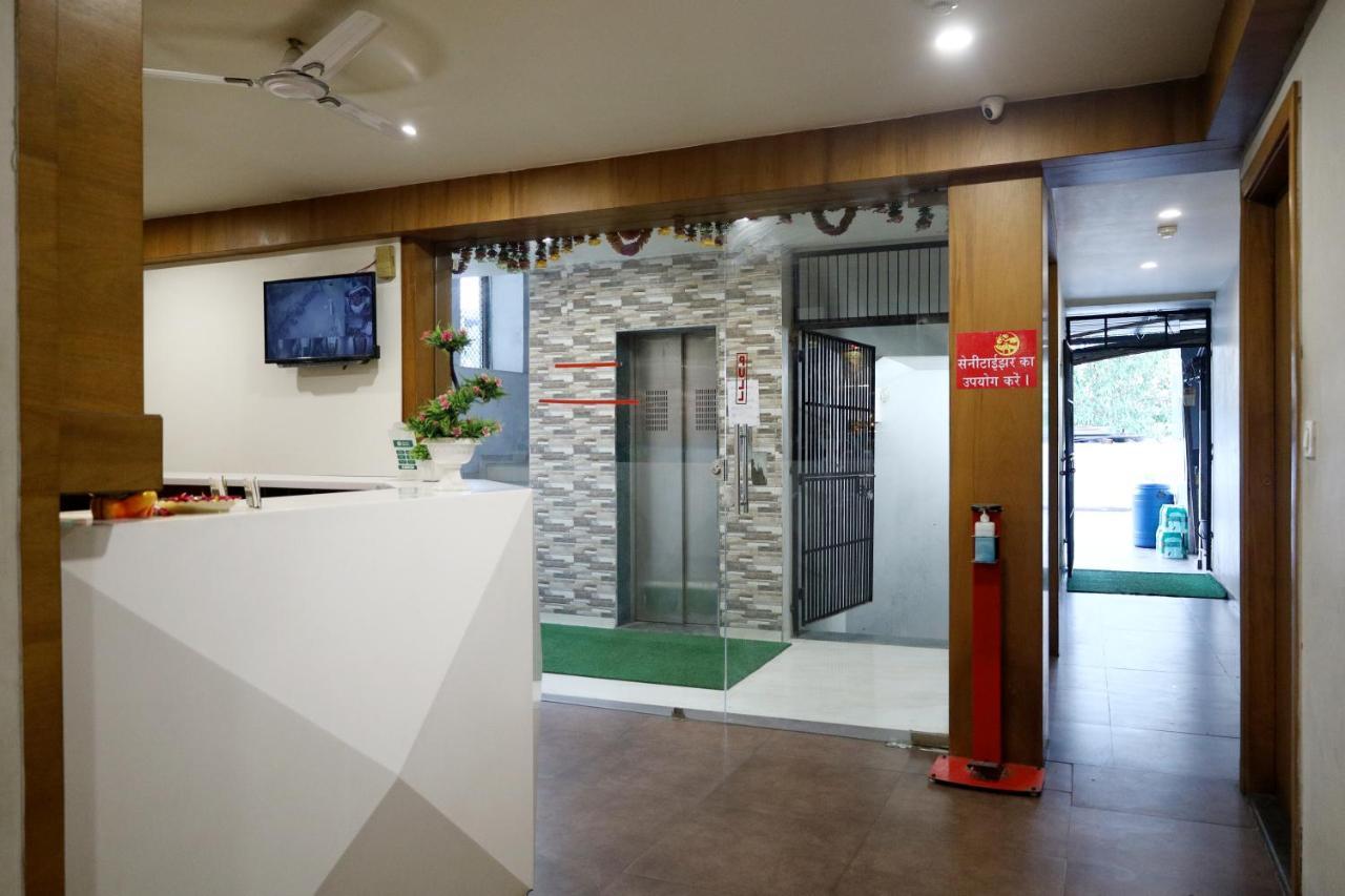 Hotel Madhav Villa Ahmedabad Bagian luar foto